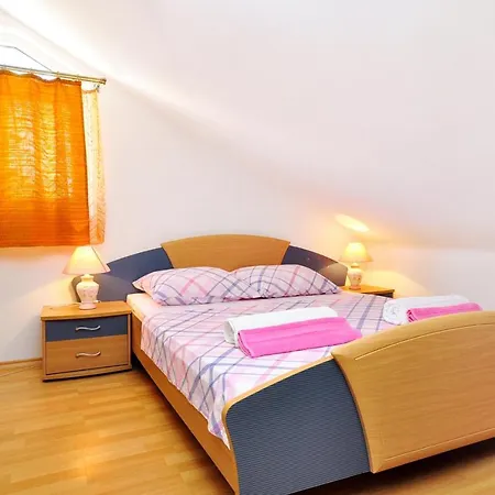 Apartman Apartments With Parking Space Vodice - 10022